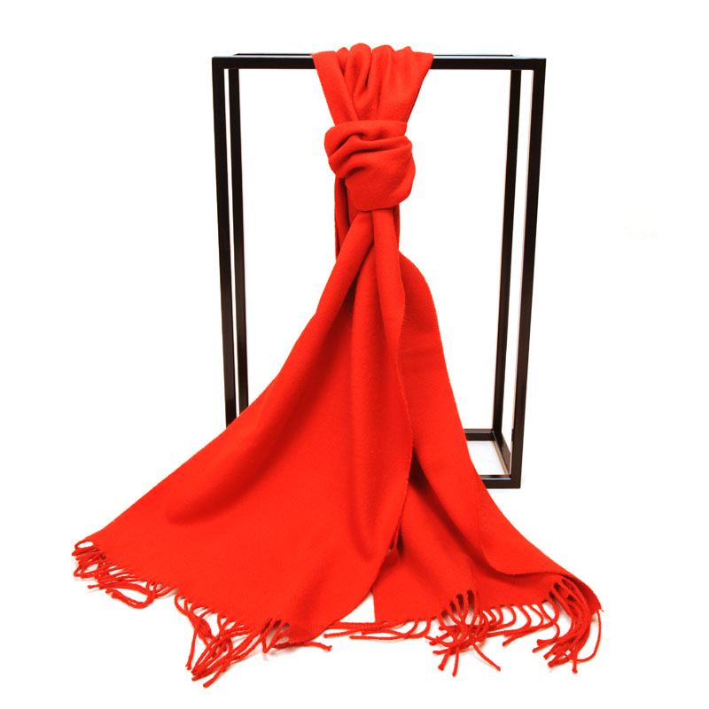 艾丝雅兰红围巾